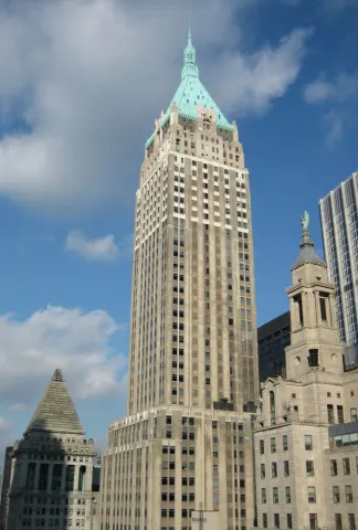 El edificio Trump (The Trump Building en inglés) también conocido como 40 Wall Street o como se llamó en un inicio Bank of Manhattan Trust Building