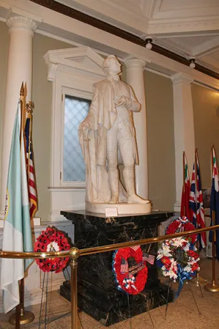 Interior monumento Batalla Bunker Hill