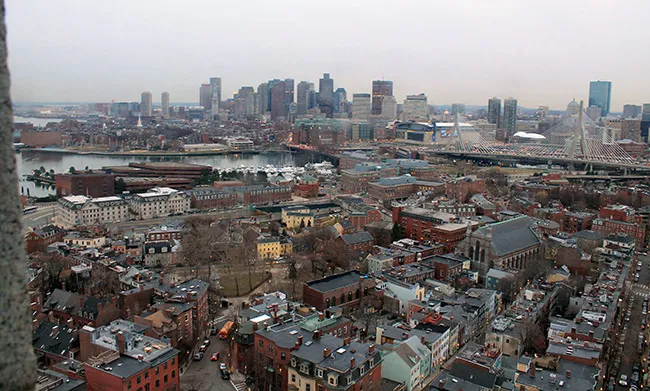 Panorámica de Boston desde lo alto del monumento a la Batalla Bunker Hill