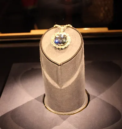 Diamante azul del Museo Nacional de Historia Natural de Smithsonian