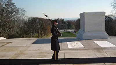 Guardia de la Tumba al soldado desconocido del cementerio de Arlington Guardia de la Tumba al soldado desconocido del cementerio de Arlington