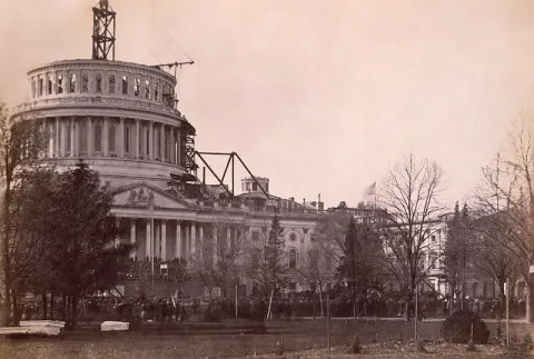 Foto de las obras de ampliación del capitolio en la inauguración del monumento a Lincoln en 1861