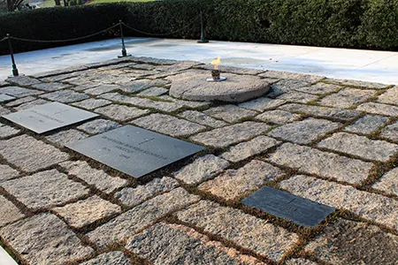 Llama eterna cementerio Arlington tumba John F Kennedy 2