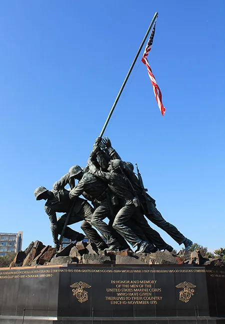 Memorial de Guerra del Cuerpo de Marines de Estados Unidos (Marine Corps War Memorial) Memorial de Guerra del Cuerpo de Marines de Estados Unidos (Marine Corps War Memorial)