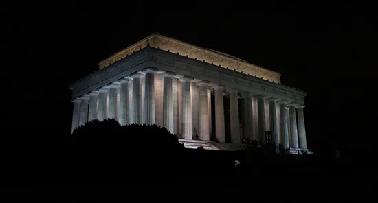 Foto nocturna del Monumento a Lincoln (Lincoln Memorial)