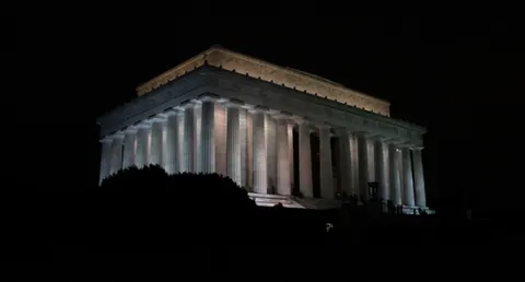 Foto nocturna del Monumento a Lincoln (Lincoln Memorial)