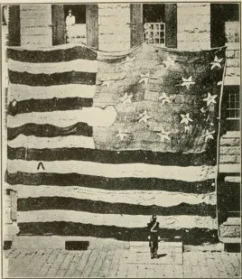 Soldado guarda bandera original Fort McHenry que está expuesta en el museo
