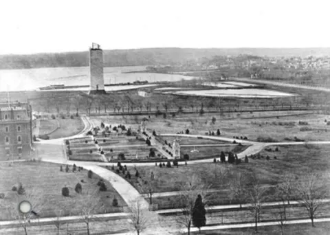 Obras de construcción del monumento a Washington foto tomada en 1865