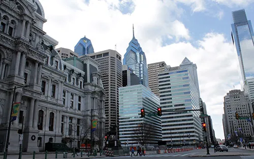 Skyline de Philadelphia con el Rascacielos One Liberty Place en el centro Skyline de Philadelphia con el Rascacielos One Liberty Place en el centro