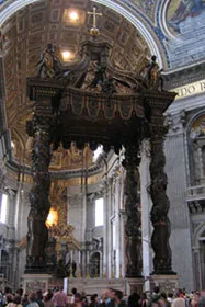 Interior de la basílica de San Pedro - Baldaquino realizado por Bernini