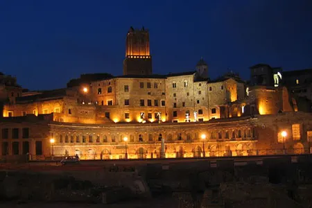 Mercado de Trajano de noche (Mercati Traianei)