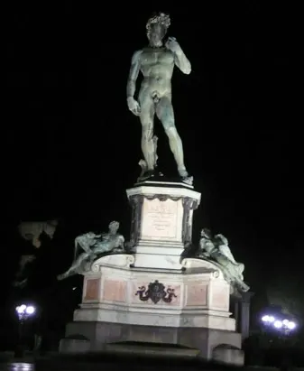 Réplica del David de Miguel Ángel en bronce (Piazzale Michelangelo)