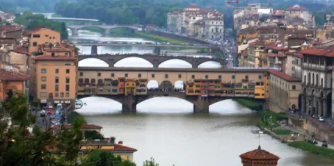 Foto del Ponte Vecchio de Florencia desde la plaza de Miguel Ángel