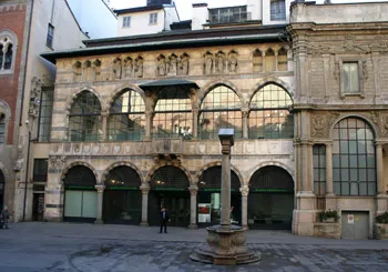 Loggia degli Osii en Piazza Mercanti Miilán