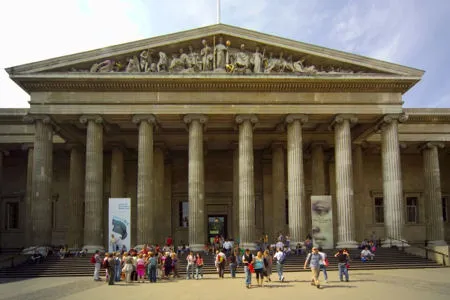 Fachada del Museo Británico (British Museum)