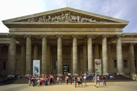 Fachada del Museo Británico (British Museum)