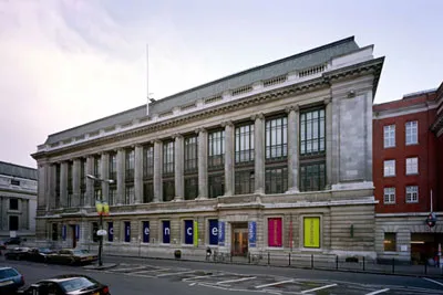 Fachada del Museo de Ciencias de Londres (Science Museum London)