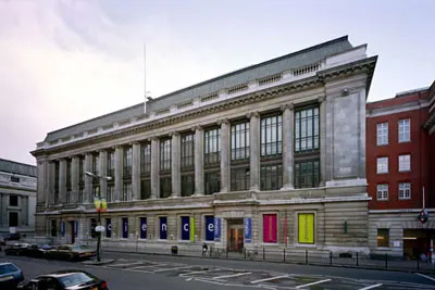 Fachada del Museo de Ciencias de Londres (Science Museum London)