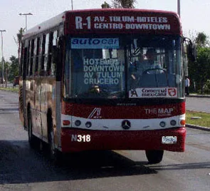 Típico Autobús público de Cancún