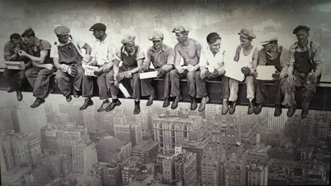 Foto famosa del Rockefeller Center Hora de la comida sobre el rascacielos